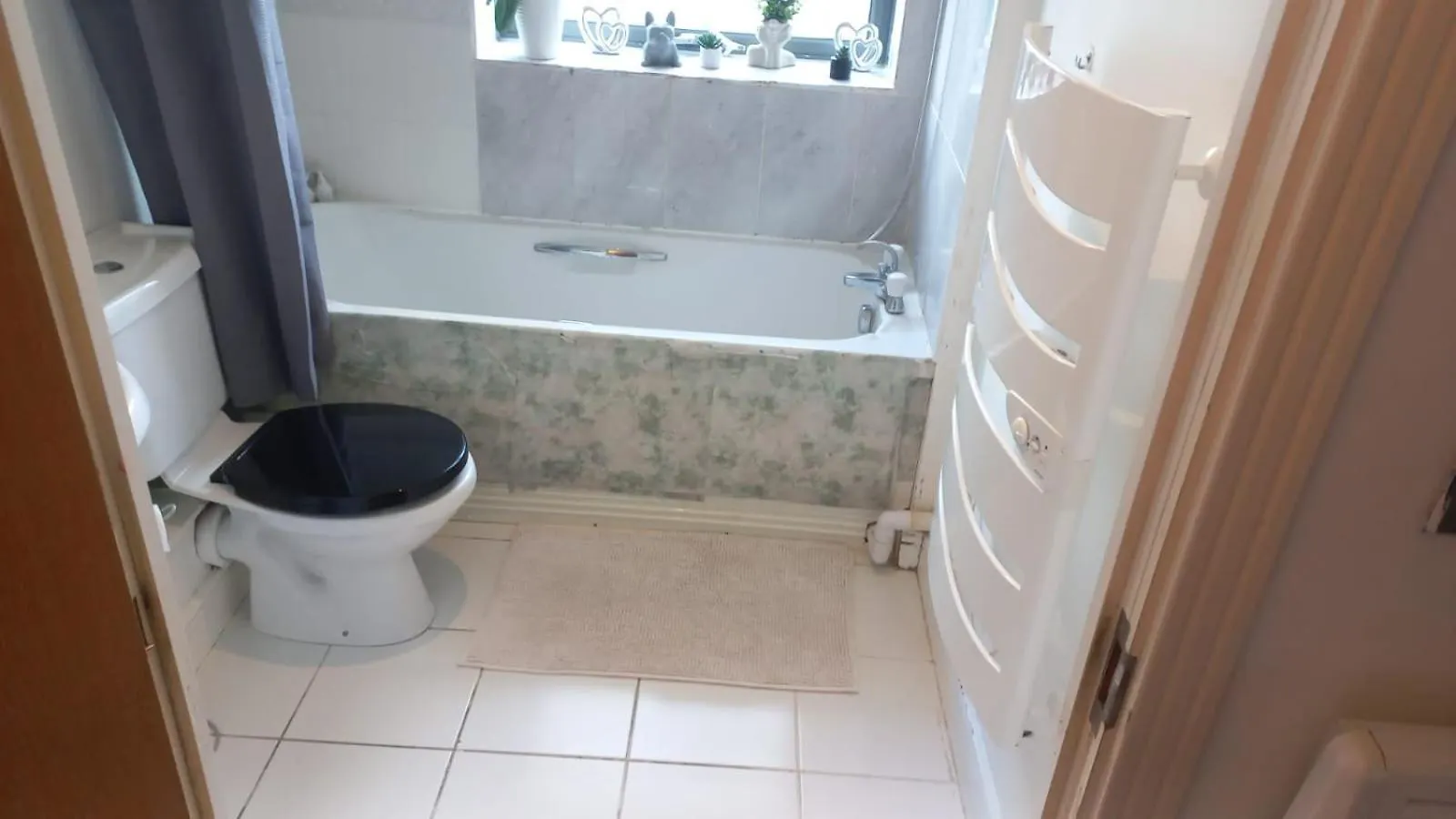 Comfy Room With Shared Bathroom London 0*,