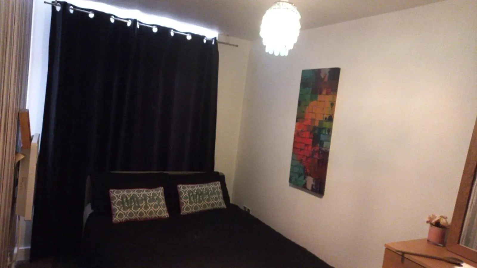 Comfy Room With Shared Bathroom London Homestay